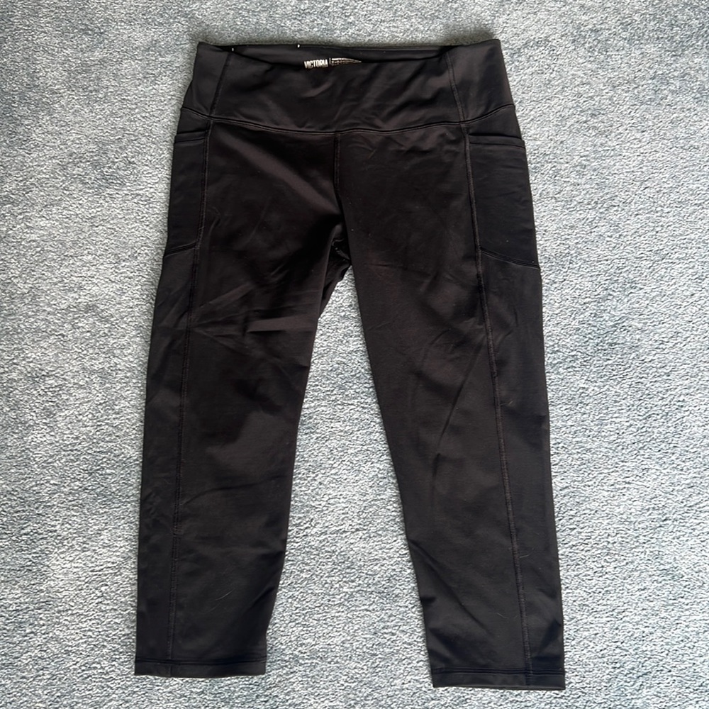 Victoria Sport Knockout Leggings. Size L.